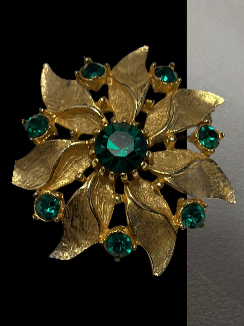 VTG AUSTRIAN Green Rhinestone Crystals Floral Pin  Brooch 2.25” diameter